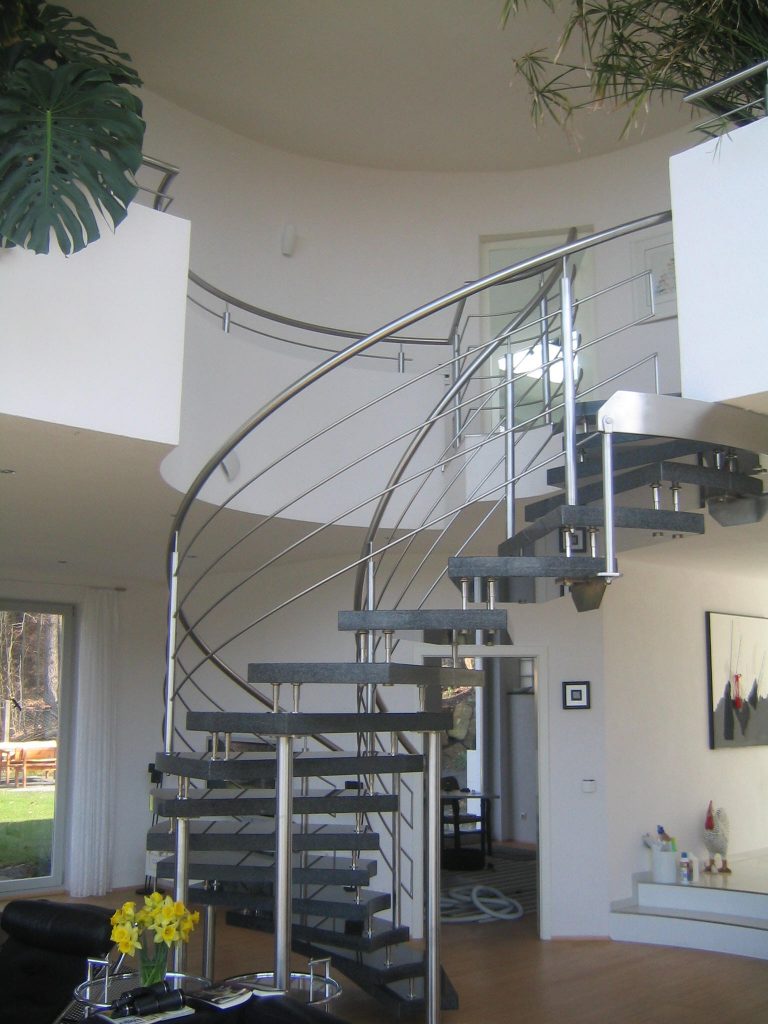 Edelstahl-/Granit Wendel- Treppe "Anspruchsvoller, gediegener Luxus"